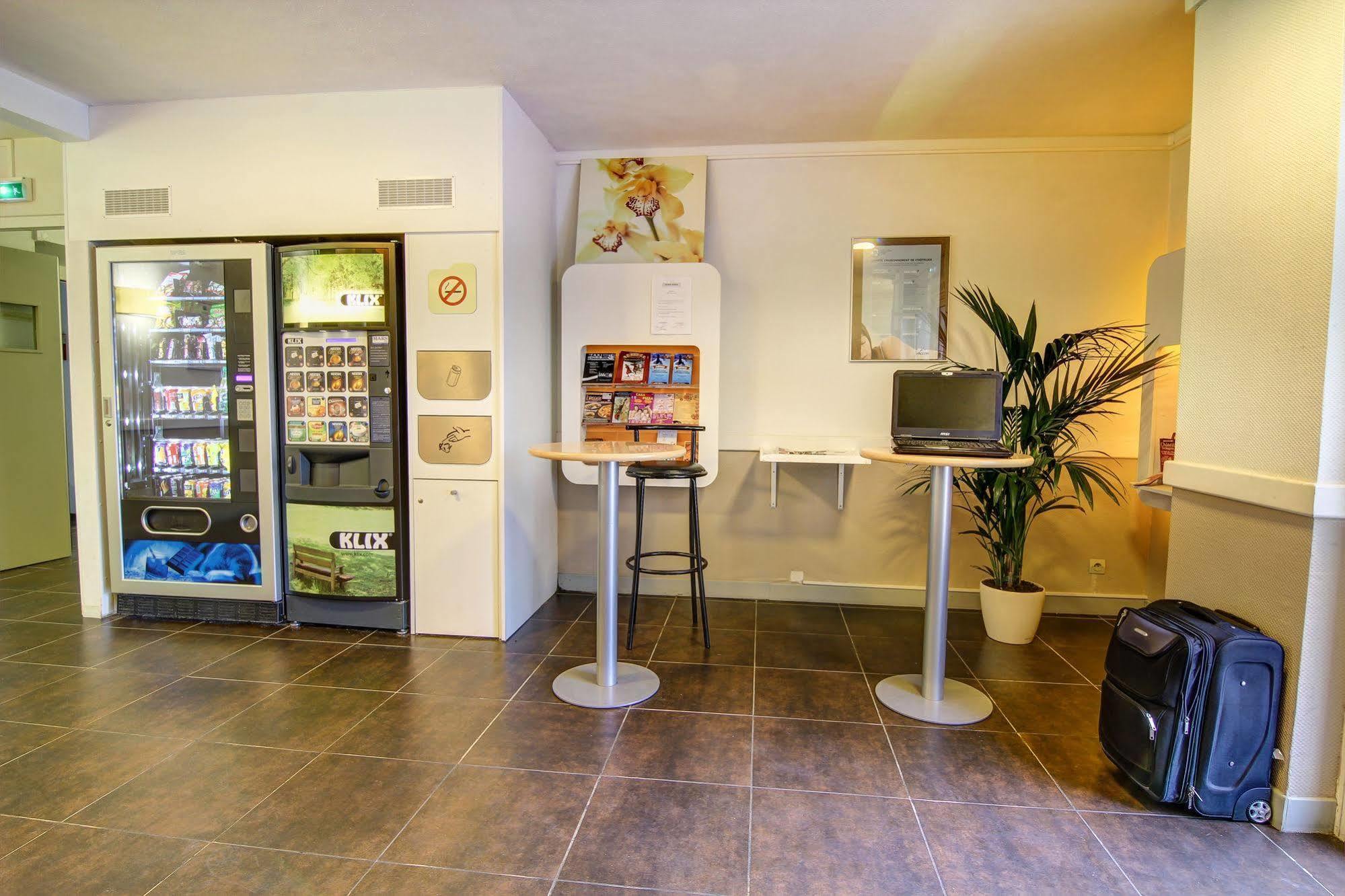 ibis budget Châteaudun Buitenkant foto