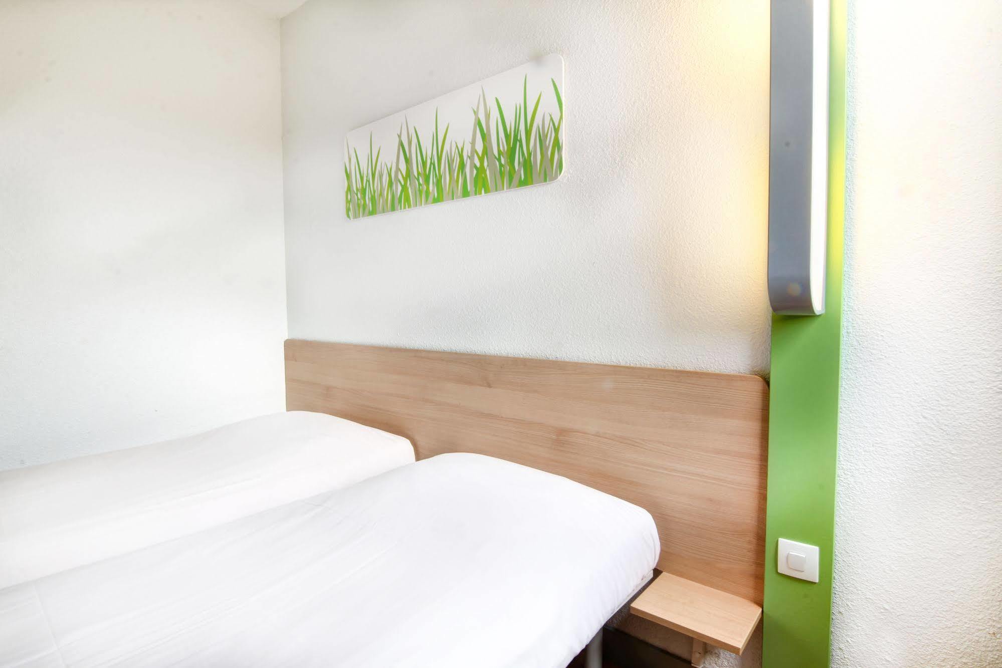 ibis budget Châteaudun Buitenkant foto