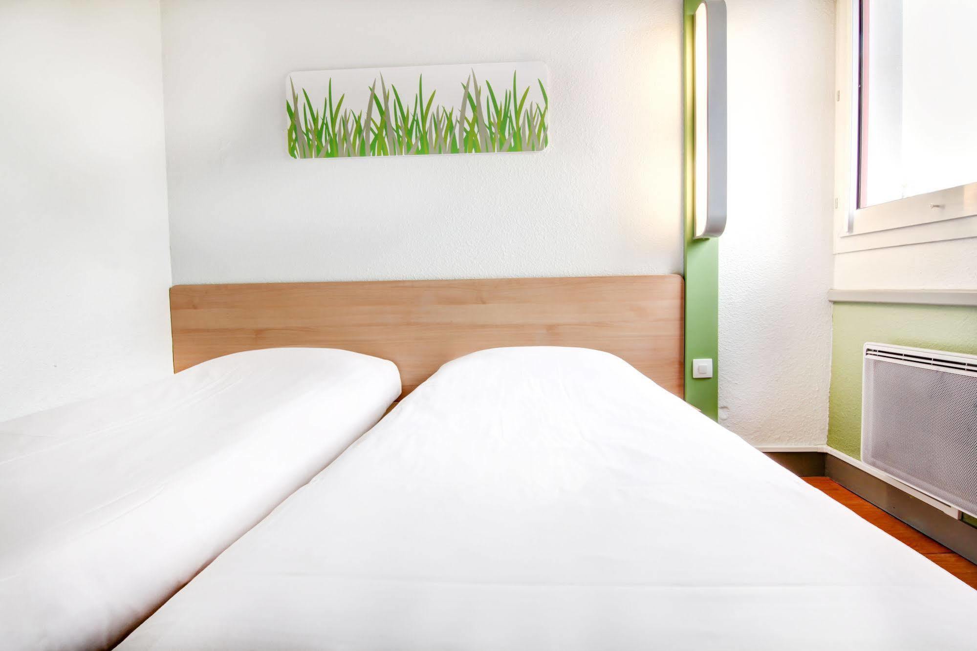 ibis budget Châteaudun Buitenkant foto
