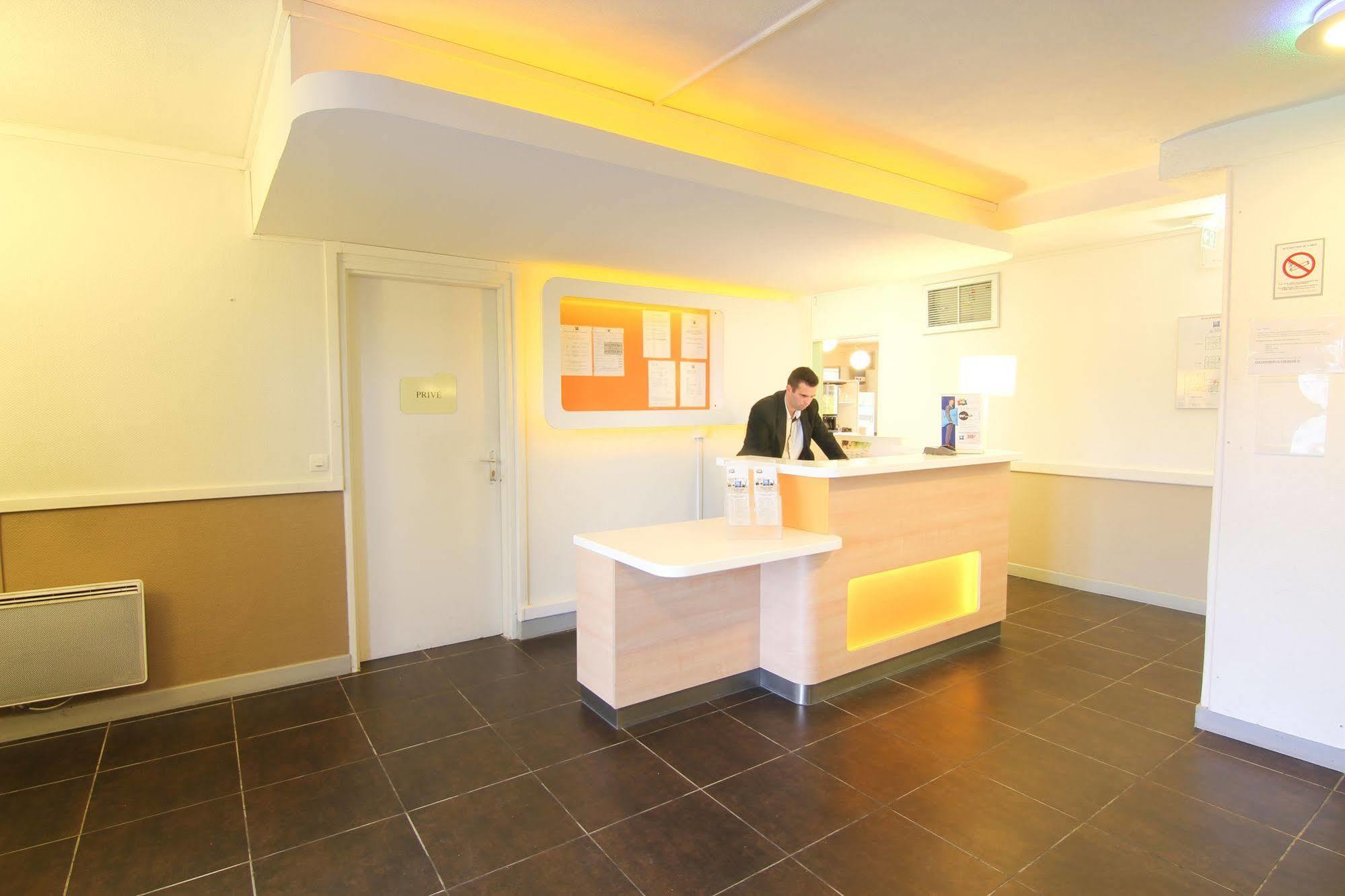 ibis budget Châteaudun Buitenkant foto
