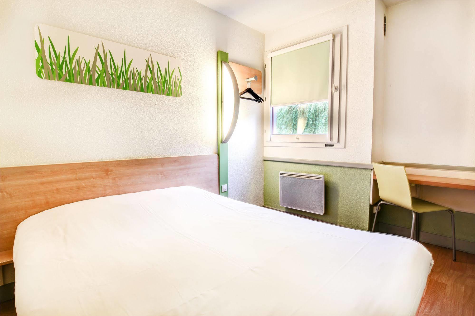 ibis budget Châteaudun Buitenkant foto