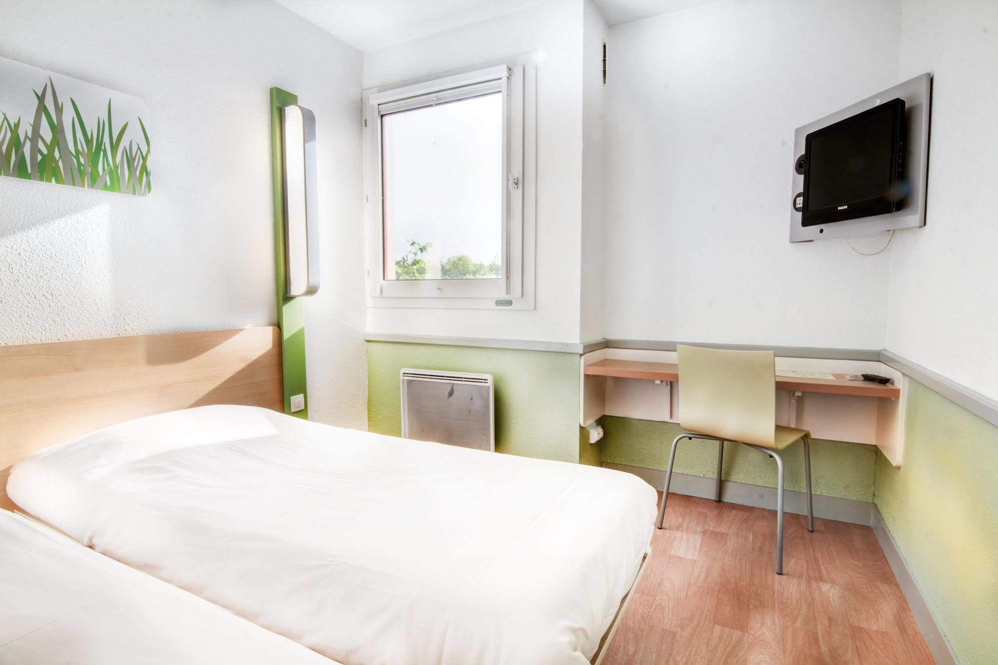 ibis budget Châteaudun Buitenkant foto