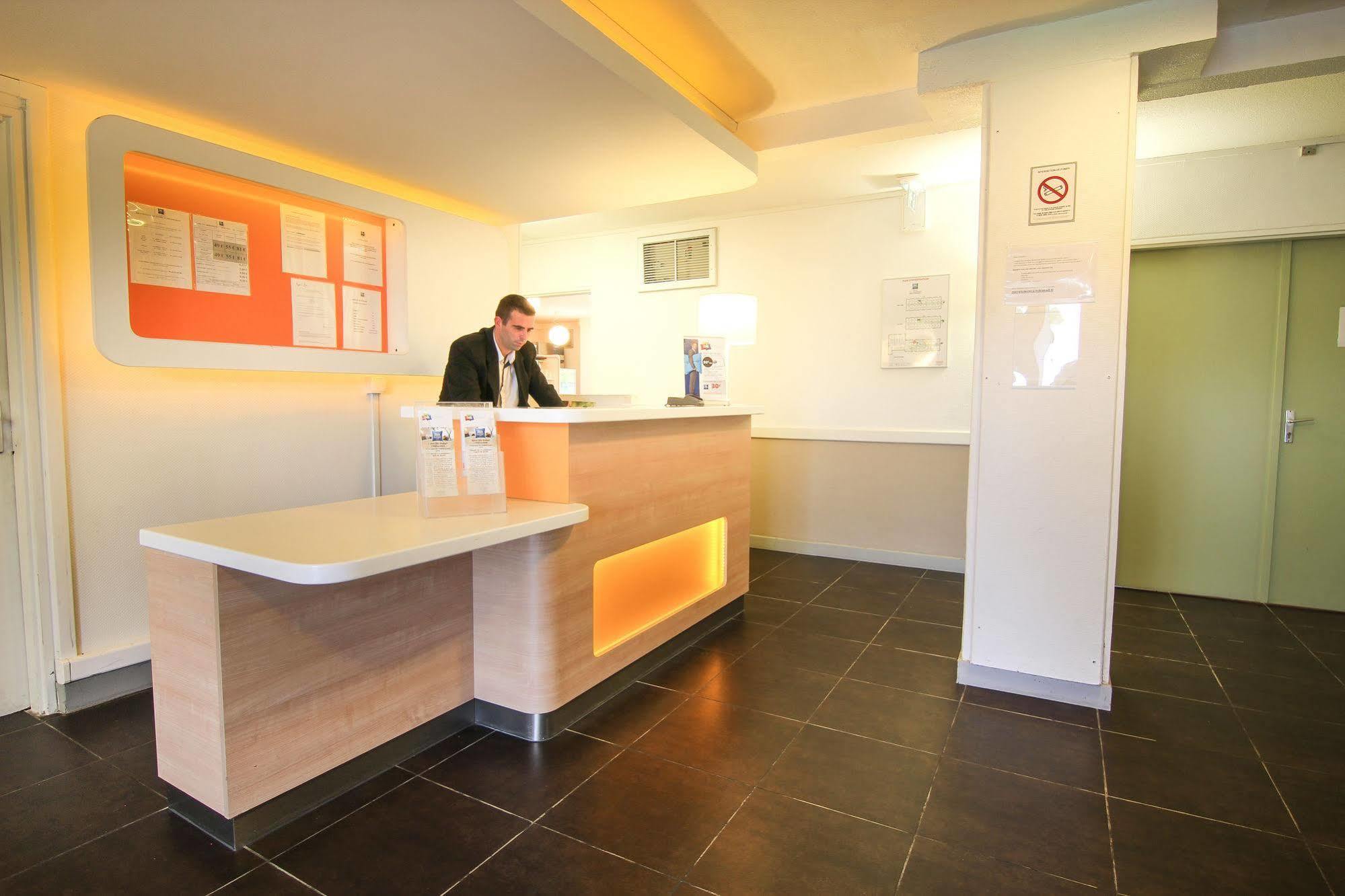 ibis budget Châteaudun Buitenkant foto