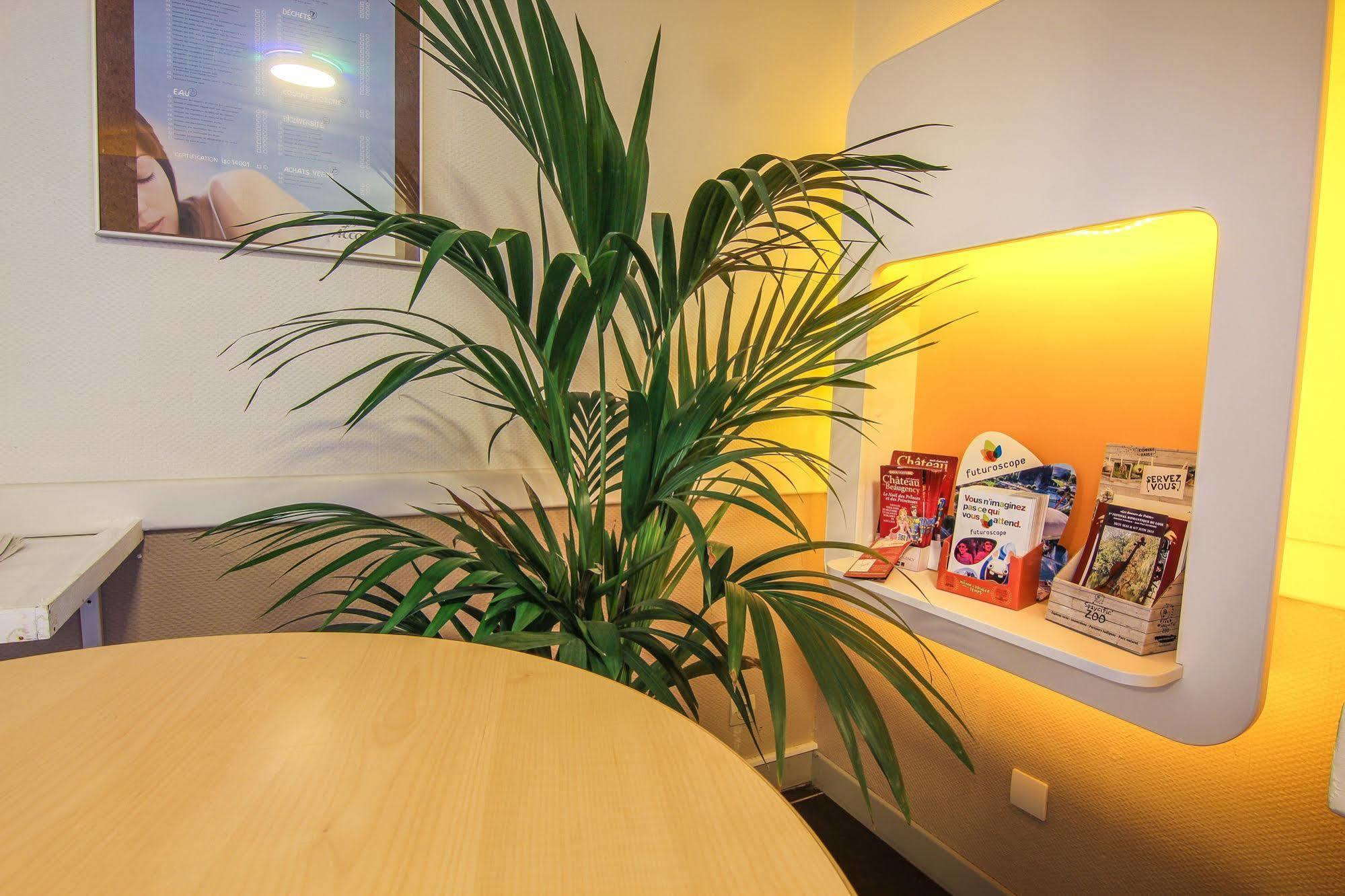 ibis budget Châteaudun Buitenkant foto